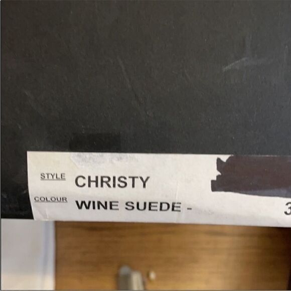 ELSEWALKER SUPER COMFORTABLE WINE SUEDE AND GUNMETAL CHAIN PUMPS.  NEW - Picture 10 of 10